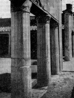 Архитектура Древнего Рима. Помпеи. Стабианские термы. II— I вв. до н.э. Колоннада палестры близ входа