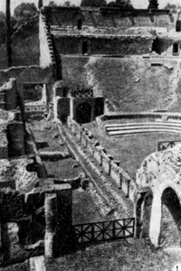 Архитектура Древнего Рима. Помпеи: 1 — Большой театр, III—II вв. до н.э. перестроен в 75 г. до н.э. Современный вид