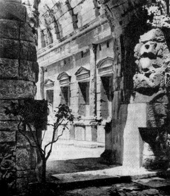 Архитектура Древнего Рима. Немауз (Ним, Галлия). Библиотека (так называемый храм Дианы). Современный вид