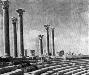 Архитектура Древнего Рима. Театры, включающие храмик: современный вид портика храмика Лептис Магны