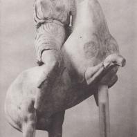 Эпидавр. Амазонка на коне с западного фронтона святилища Асклепия. Национальный музей в Афинах. Фото: Анджей Дзевановский