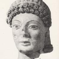 Раскрашенная голова несохранившейся статуи Афины. Терракота, ок. 480 г. до н.э. Музей в Олимпии. Фото: Анджей Дзевановский