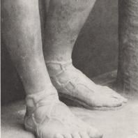 Олимпия. Ноги статуи Гермеса. Фото: Анджей Дзевановский