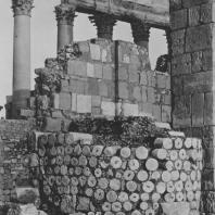 Пальмира. Арабский бастион, построенный из барабанов колонн при внешних воротах округи храма Бела