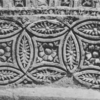 Пальмира. Фрагмент геометрического архитектурного декора из так называемого Храма знамён, III век