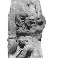 Алтарь Зевса в Пергаме. Части малого фриза или фриза Телефа. Женские фигуры — часть группы „Постройка корабля“
