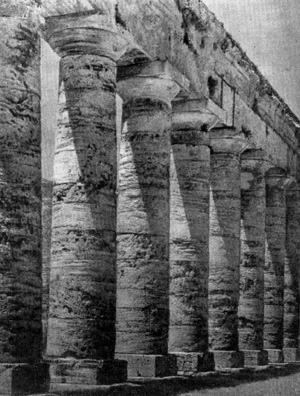 Архитектура Древней Греции. Сегеста. Дорический храм, около 430 г. до н.э. Колоннада