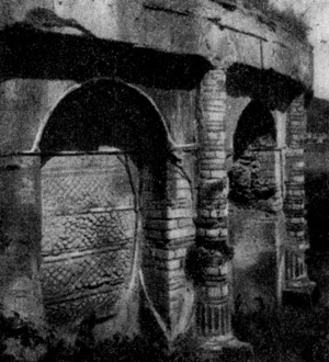 Архитектура Древнего Рима. Капуя. Мавзолей Карчери Веккье, II в. н.э. Фрагмент фасада