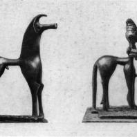 Конь. Геракл и кентавр. Бронзовые статуэтки из Олимпии. 8 в. до н. э. Нью-Йорк. Метрополитен-музей