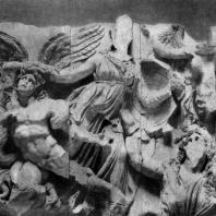 Борьба Афины с гигантом. Фрагмент фриза Пергамского алтаря. Мрамор. Около 180 г. до н. э. Берлин