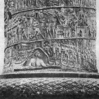 Колонна Траяна в Риме. Фрагмент (нижняя часть колонны)