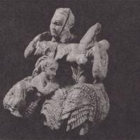 Микены. Две женщины и ребенок, слоновая кость, начало XIII в. до н.э. Национальный музей в Афинах