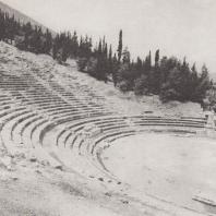 Аргос. Греческий театр IV в. до н.э., перестроенный одновременно с одеоном, т.е. во II в. н.э. Фото: Анджей Дзевановский