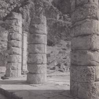 Дельфы. Храм Аполлона. Колонны. Вид из интерьера храма в восточном направлении