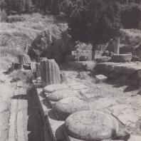 Дельфы. Мармария, руины сокровищницы массалиотов (530-525 гг. до н.э.)
