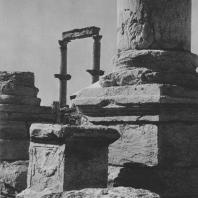 Пальмира. Базы колонн экседры при Большой колоннаде, III век