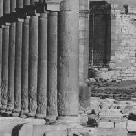 Пальмира. Фрагмент Большой колоннады, в глубине святилище Бела, II век