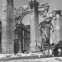 Пальмира. Так называемая триумфальная арка (трипилон), вид с северо-востока