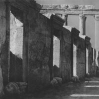 Пальмира. Входы в лавки на площади вблизи театра. Вид с юго-востока
