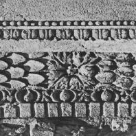 Пальмира. Фрагмент архитектурной декорации из так называемого Храма знамён