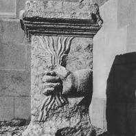 Пальмира. Алтарь «безымянного бога» — ладонь, держащая молнию. 233 год н.э. Польские археологические раскопки 1963 г.