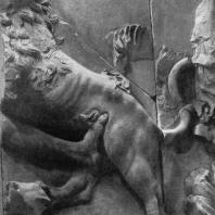 Алтарь Зевса в Пергаме. Правое крыло большого фриза. Лев, терзающий гиганта, справа часть фигуры богини Реи