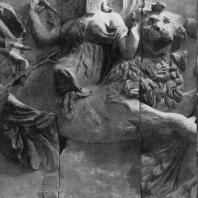 Алтарь Зевса в Пергаме. Южная сторона большого фриза. Кибела на льве — мать богов и источник жизни на земле