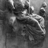 Алтарь Зевса в Пергаме. Южная сторона большого фриза. Селена; богиня луны, на коне