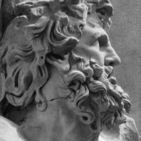 Алтарь Зевса в Пергаме. Восточная сторона большого фриза. Гигант Клитий (деталь)