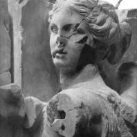 Алтарь Зевса в Пергаме. Восточная сторона большого фриза. Артемида (деталь)