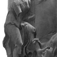 Алтарь Зевса в Пергаме. Северная сторона большого фриза. Афродита, попирающая убитого противника