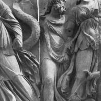 Алтарь Зевса в Пергаме. Левое крыло большого фриза. Нерей, морской царь, и его супруга Дорида