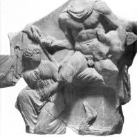 Алтарь Зевса в Пергаме. Части малого фриза или фриза Телефа. Телеф с ребенком Орестом на алтаре