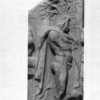Алтарь Зевса в Пергаме. Части малого фриза или фриза Телефа. Геракл со шкурой и палицей — часть группы „Геракл и Авга“